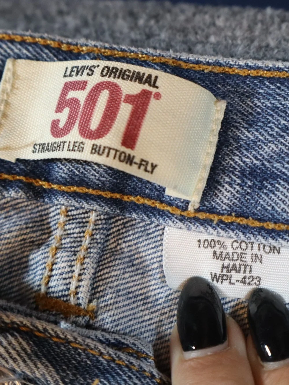 Levi’s 501 Jeans Mens 40x34 Light Wash Denim Straight Leg Button Fly Classic - Picture 2 of 7